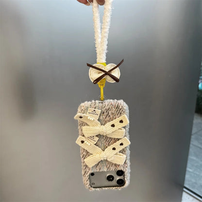 ナチュラルニットリボン iPhoneケース｜ハンドメイド風・ストラップ付き #240423