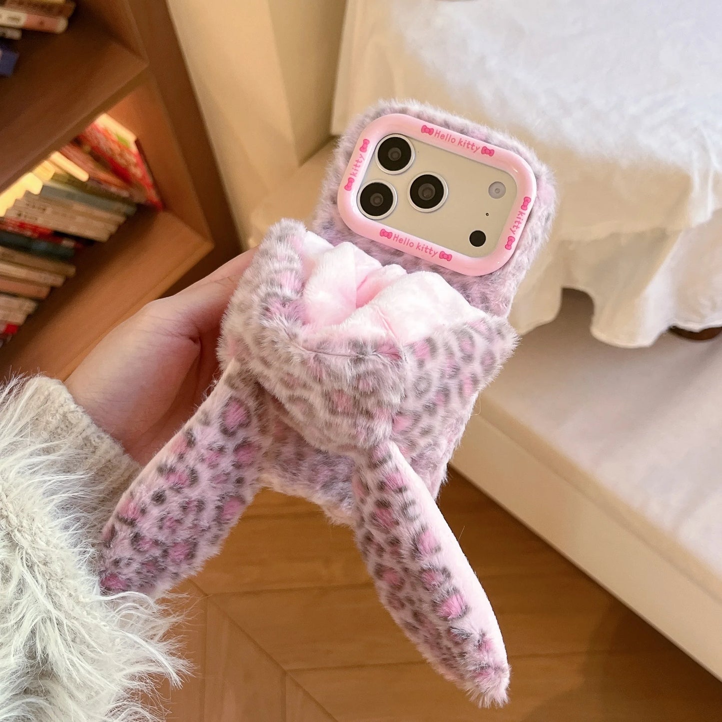 もこもこ 耳付き ラビット アニマルフード レオパード ヒョウ柄 iPhoneケース｜ファー素材 #240424