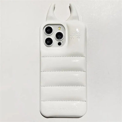 【デビルホーンシェル】ツノ×エアパフ風メタリックデザイン スマホケース｜iPhone対応 #250612