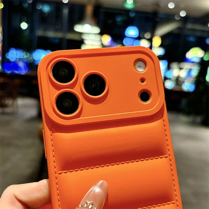 ダウンジャケット風 ソフト iPhoneケース｜ストラップ付き・カラーバリエーション豊富 #240601