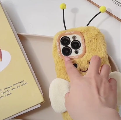 【ふわもこアニマルシリーズ】ハチさんスマホケース｜羽つき立体デザイン｜iPhone対応 #241123