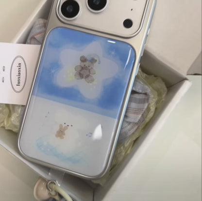 【グラデくまちゃん】雲 にじみブルーグラデーション ポンポンチャーム付き スマホケース｜iPhone対応 #241004