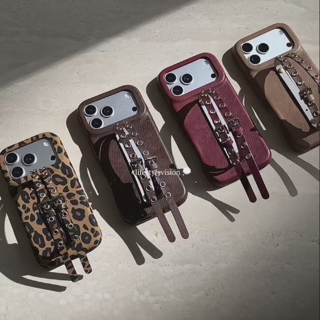 【レザーベルトデザイン】ヴィンテージ風 ダブルハンドストラップ スマホケース｜iPhone対応 #240707