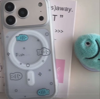 【Magnet内蔵】ふわふわ 3D フィッシュファー ポップスタンド × クリアデザイン スマホケース｜iPhone対応 #241226