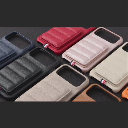 カード収納付き iPhoneケース｜キルティング レザー風デザイン・ロングストラップ付き #240528